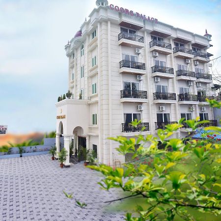 Hotel Coorg Palace Madikeri Exteriör bild