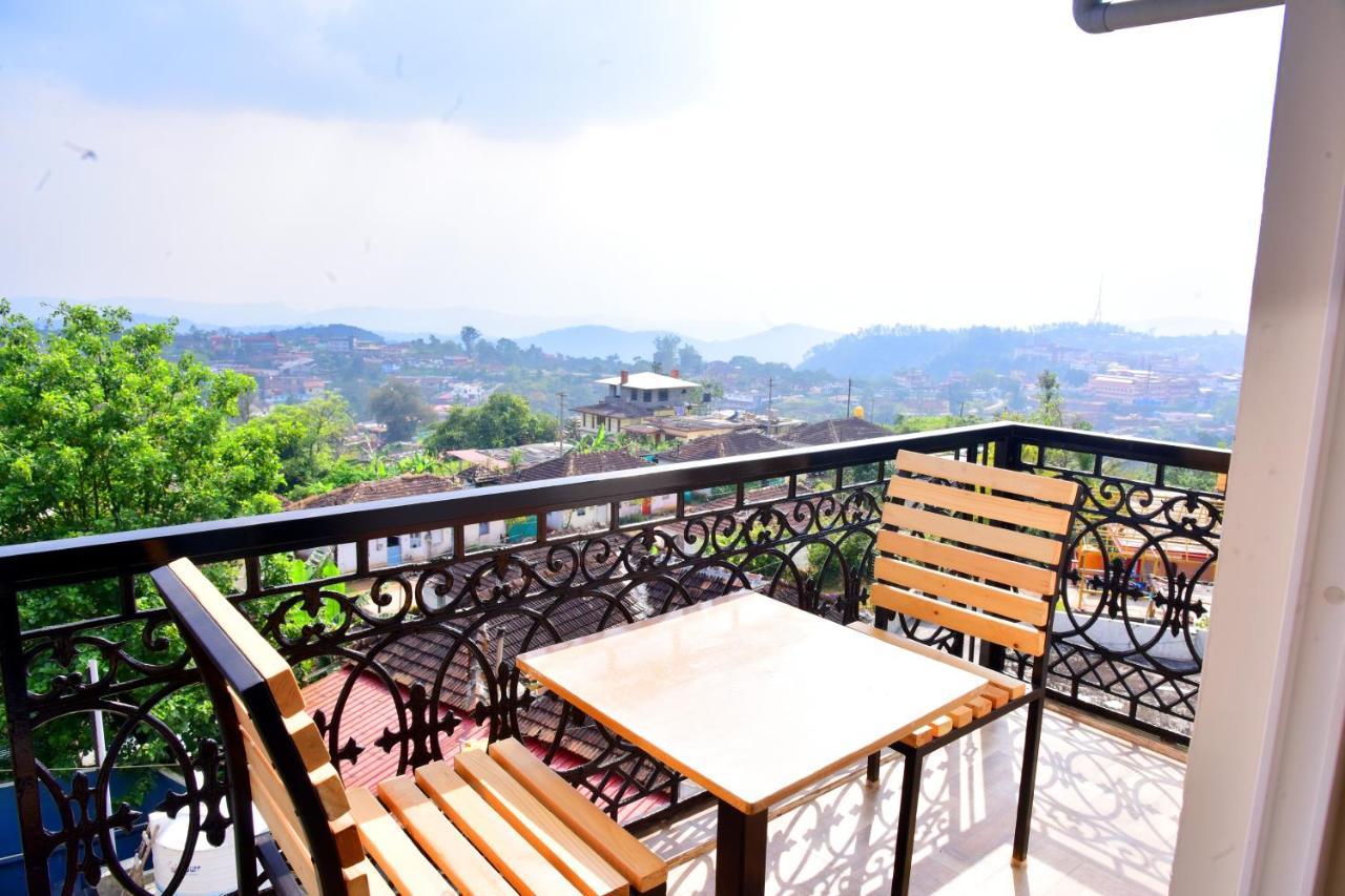 Hotel Coorg Palace Madikeri Exteriör bild