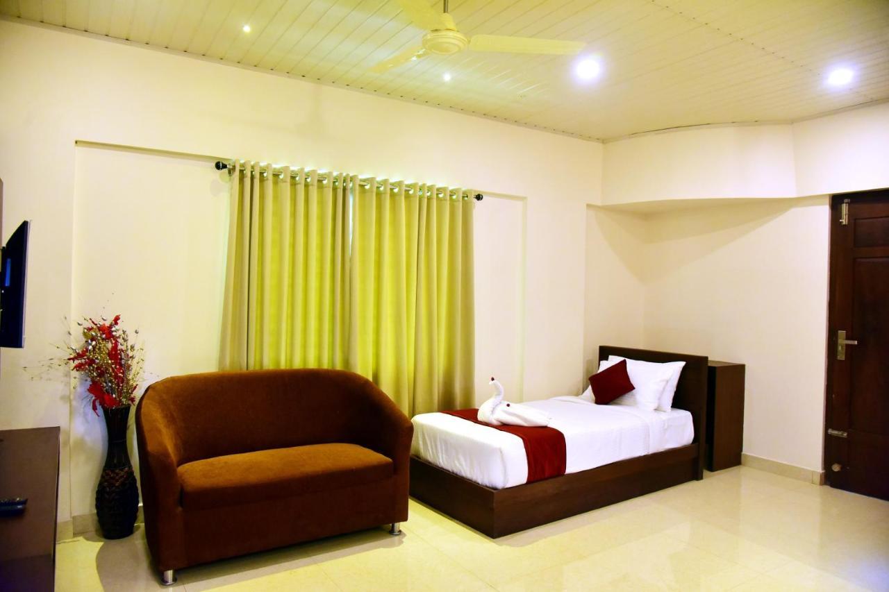 Hotel Coorg Palace Madikeri Exteriör bild