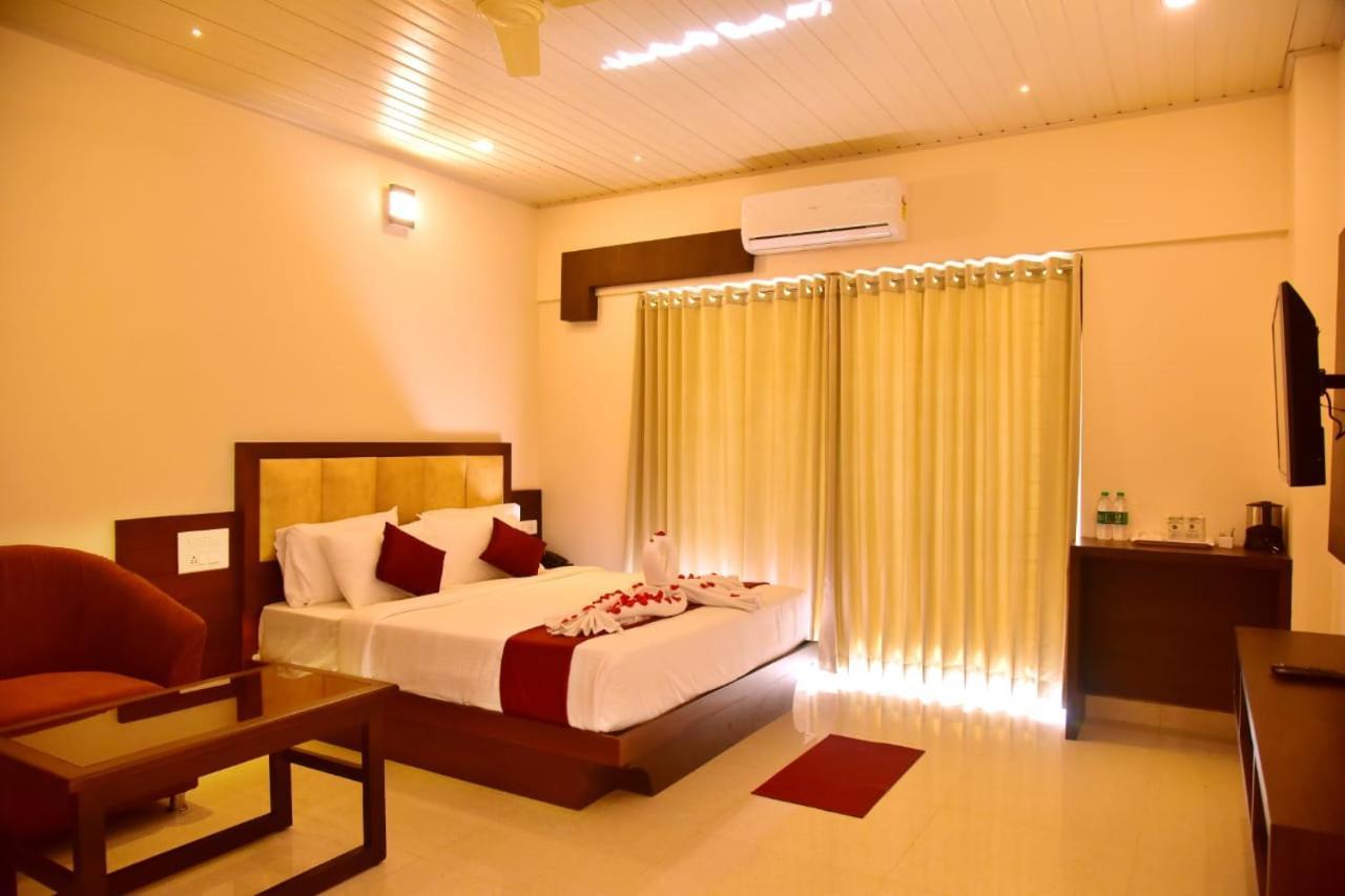 Hotel Coorg Palace Madikeri Exteriör bild