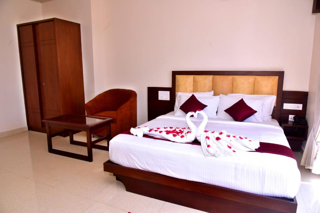Hotel Coorg Palace Madikeri Exteriör bild